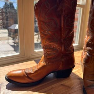Ariat Women’s cowboy boots - size 7.5